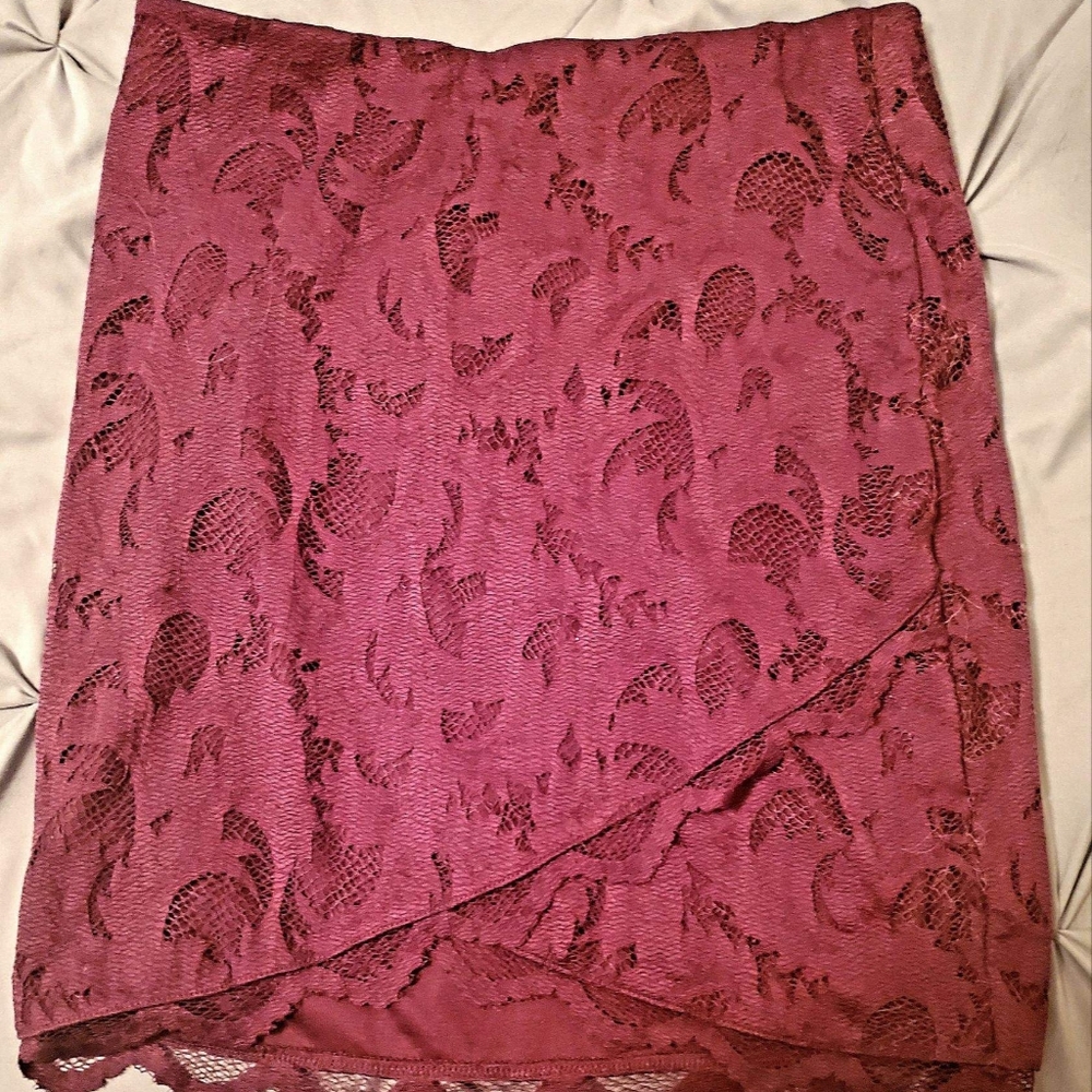 H&M sz 10 wine color mini lace skirt